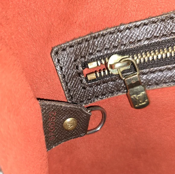 LOUIS VUITTON • MARAIS DAMIER EBENE BUCKET BAG - Picture 7 of 10